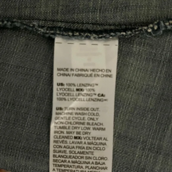Chico’s Women’s Size 0 Lightweight Denim Long Button Down Shirt. - Picture 5 of 5